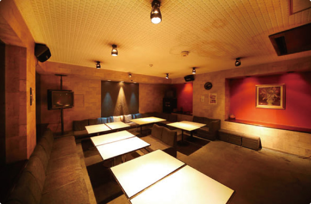 PARTY ROOM